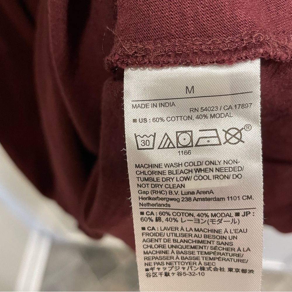 Women's medium Banana Republic Malibu Tee! Ruffled Sleeve Top - Burgundy - Picture 4 of 4